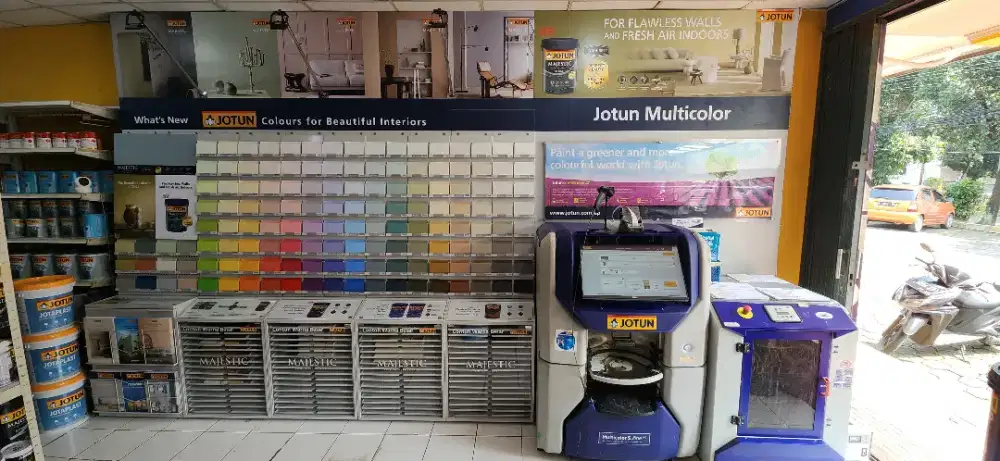 Karyawan toko kelontong