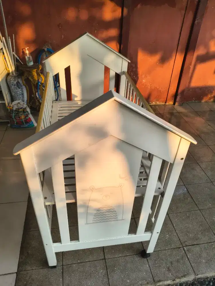 Tempat tidur bayi balita