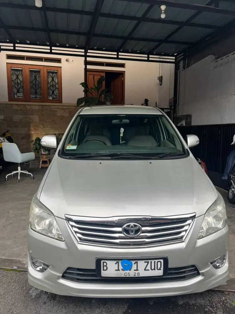 INNOVA 2.0 V LUXURY 2012