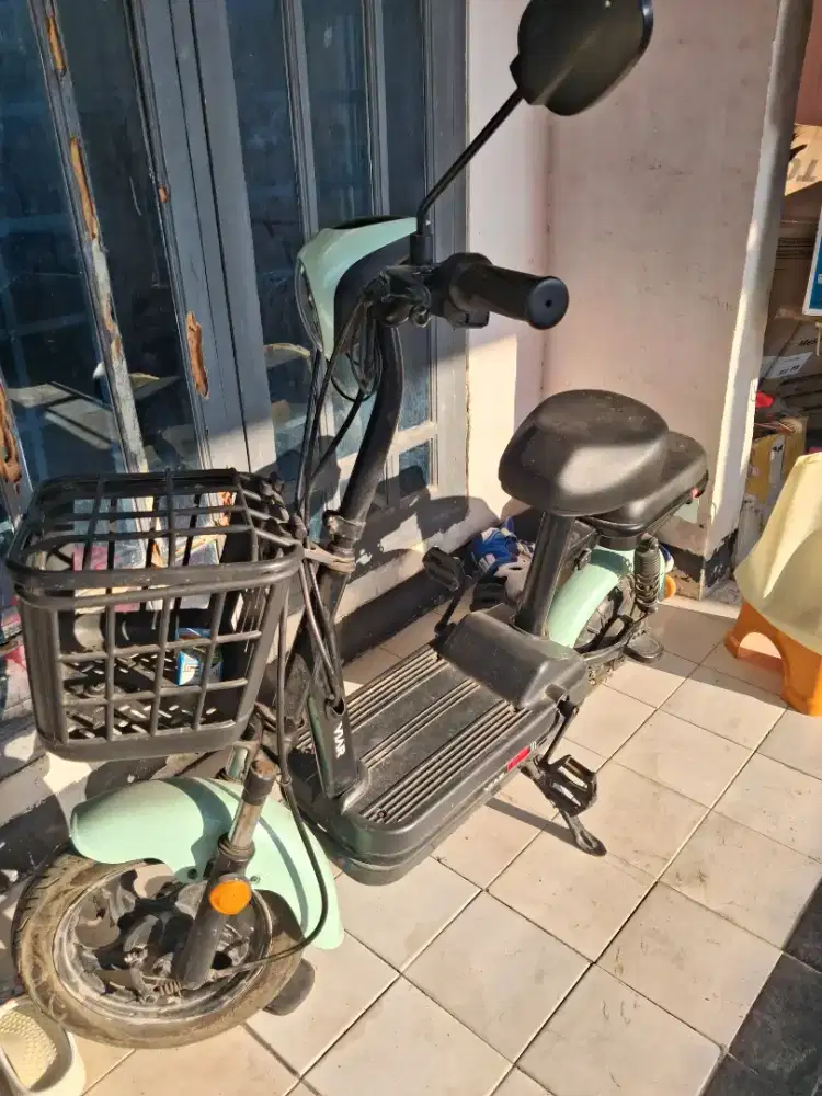 Jual sepeda listrik viar pemakaian 2,5 tahun.