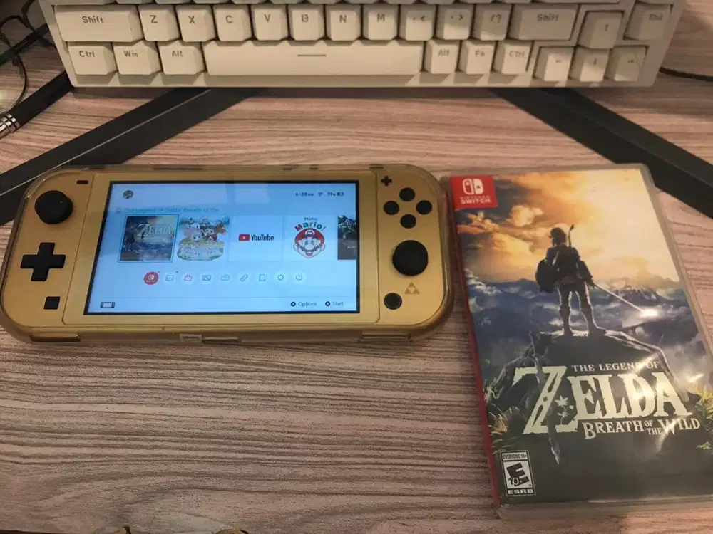 Nintendo Switch lite Hyrule Edition + Zelda Breath of the Wild