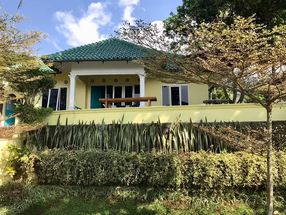 Jual rumah taman yang asri