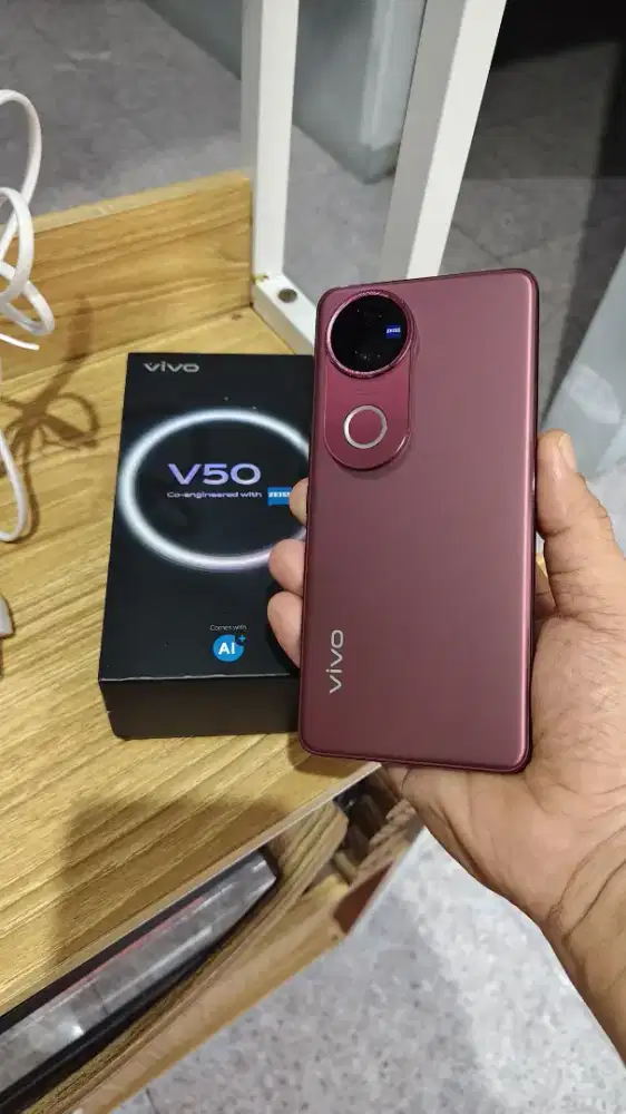 vivo v50 5G zeiss 8/256gb fullset ori