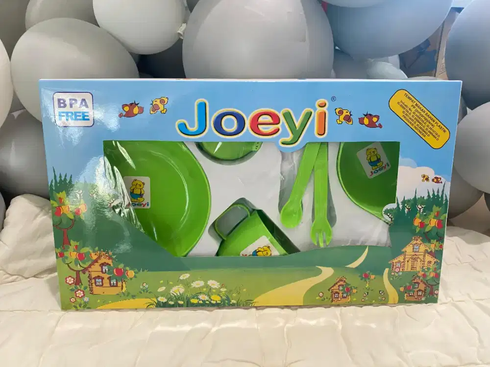 Peralatan makan bayi joeyi
