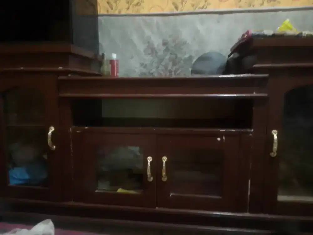 Rak tv bekas ukura 175