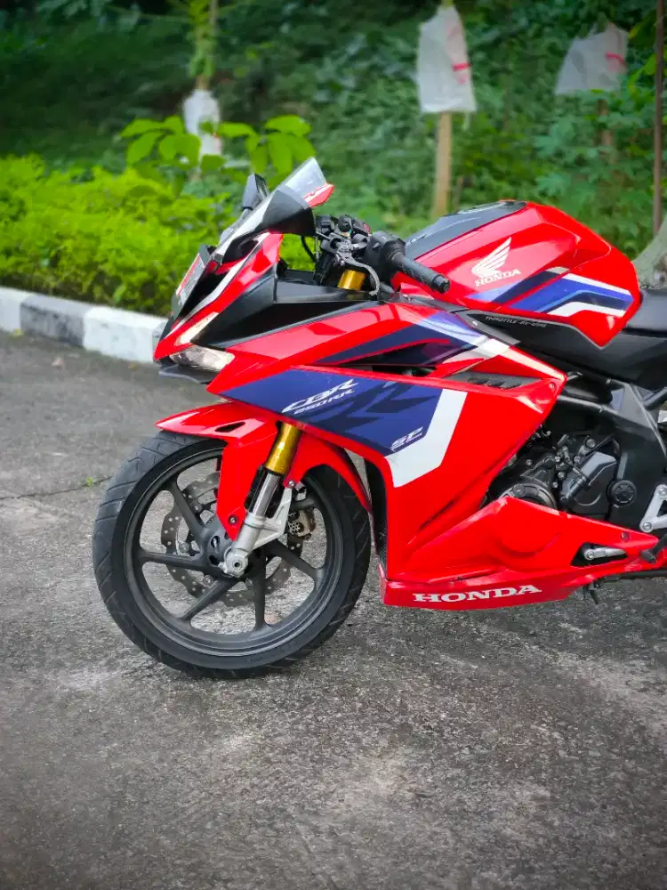 Honda CBR250rr SpQs TRICOLORE
SERI TERTINGGI