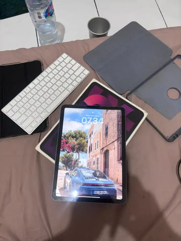 ipad air 5 M1 64gb wifi only + magic keyboard mac apple