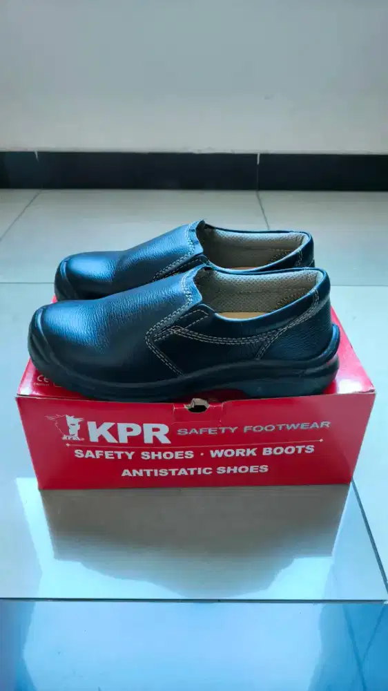 Sepatu safety KPR