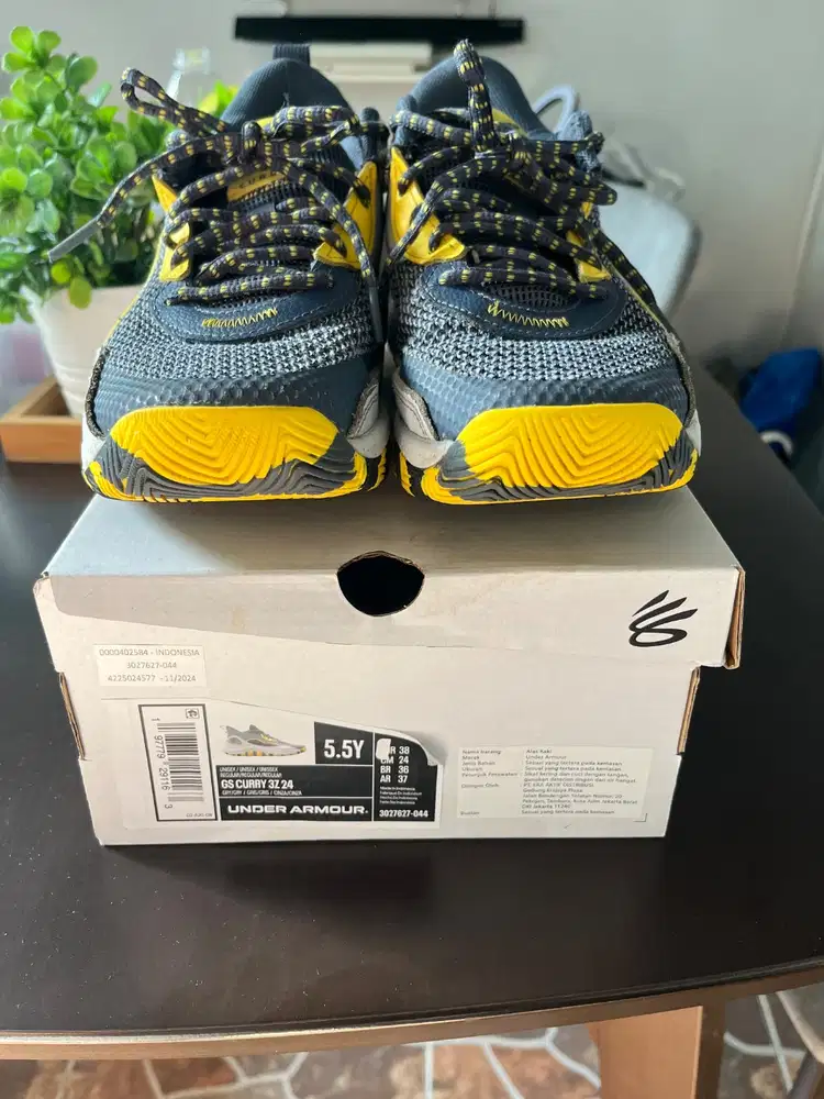 Sepatu Curry Under Armour Basketball