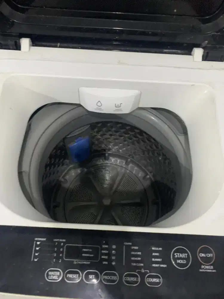 Mesin Cuci Toshiba top load 8kg