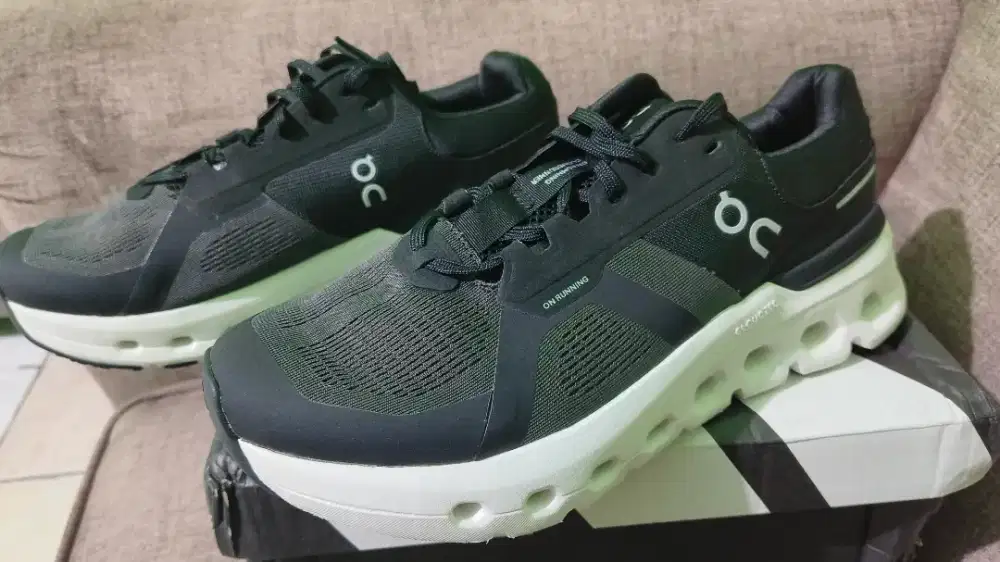 Sepatu Running OC Runner 2 size 43 Black White