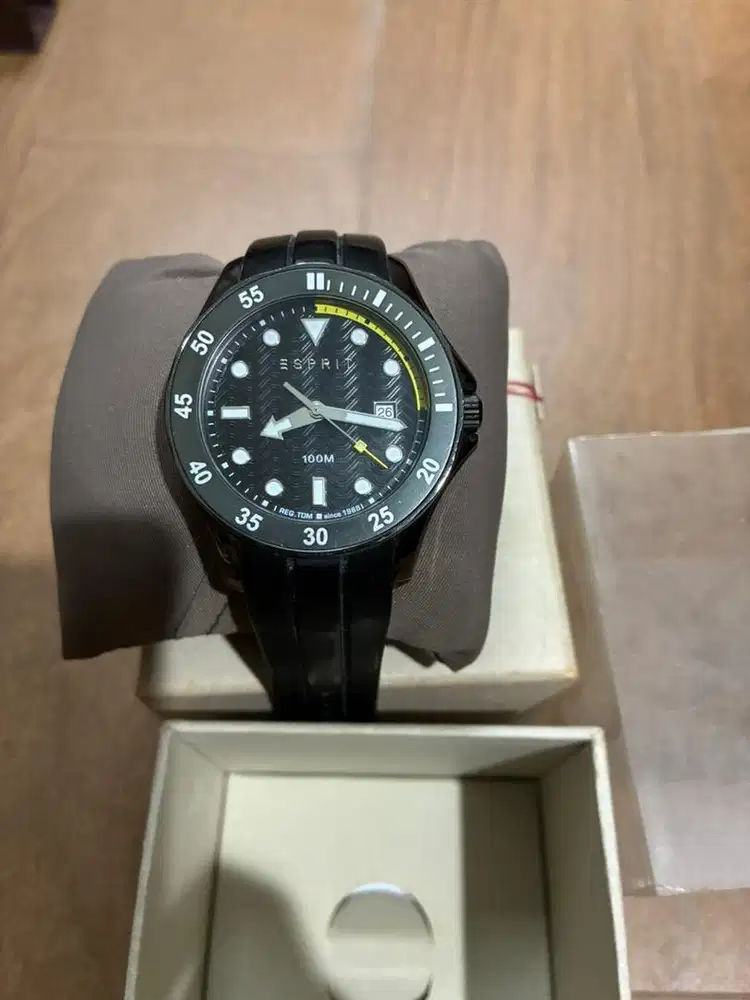 Jam Tangan Esprit Dapet Dari Kado
