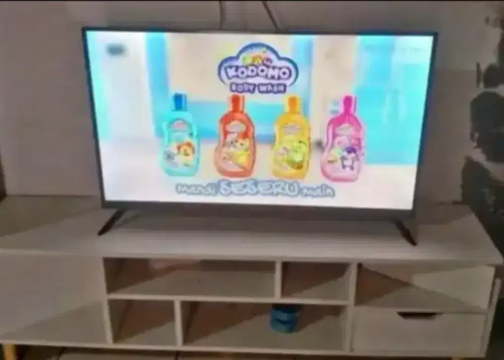 Saya mau jual tv Aqua 32in