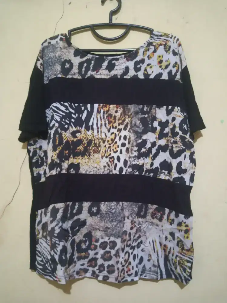 PRELOVED KAOS ATASAN WANITA TANGAN PENDEK