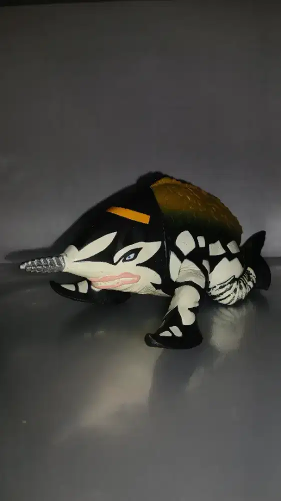Ultra Monster Series 17cm Kaiju Gubila Ori Bandai