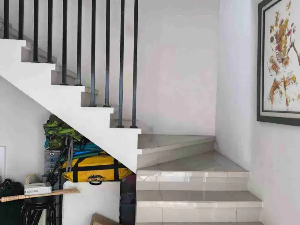 Dijual rumah 2 lantai diCluster Aralia Harapan Indah Bekasi