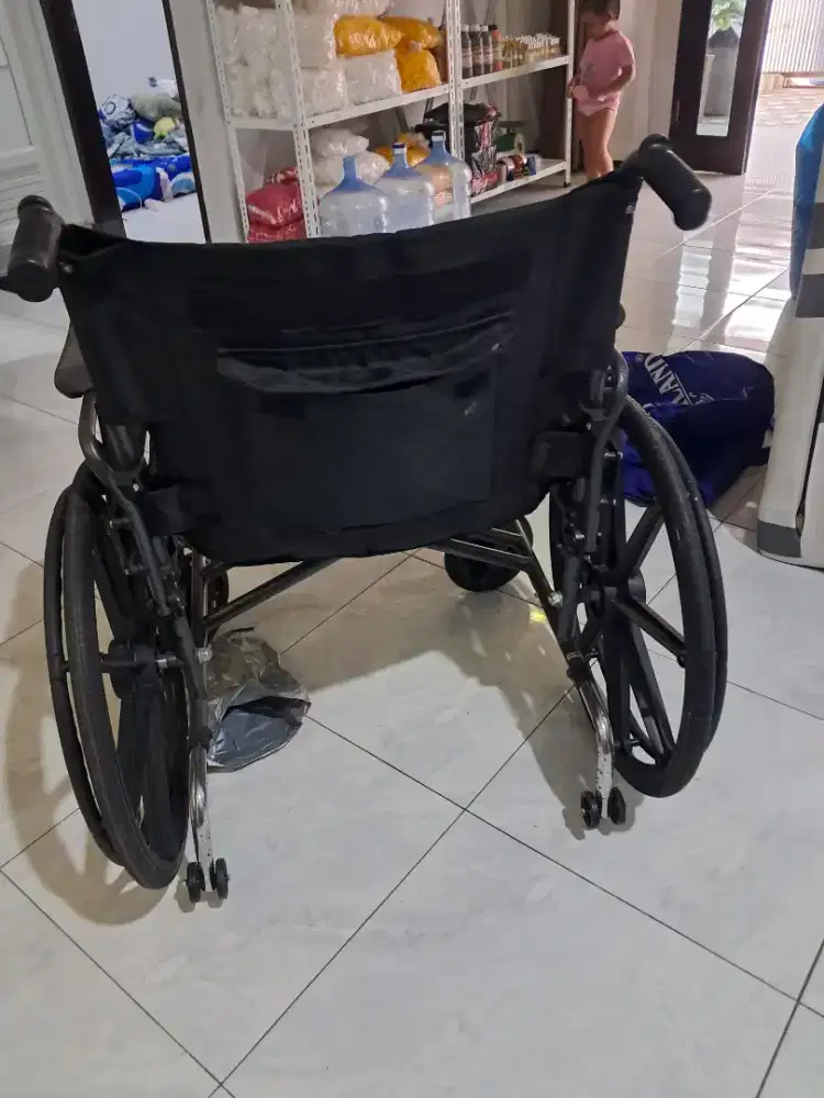 Kursi roda jumbo