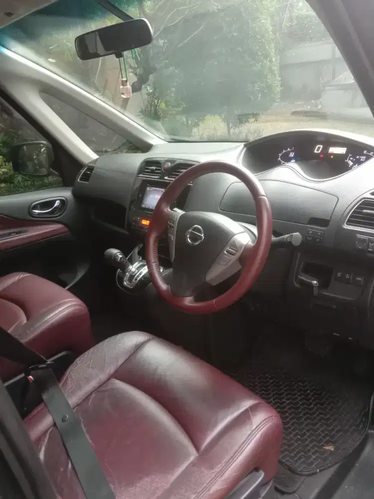 Nissan Elgrand tipe hws CC 2,4 sundof istimewa