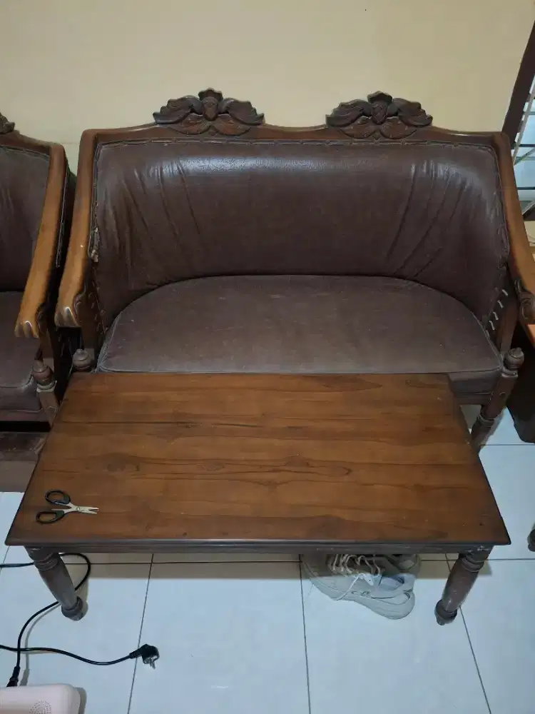 Kursi Tamu Kayu Solid Sederhana