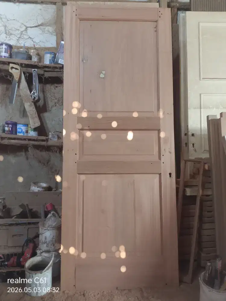 Di jual daun pintu kayu kamper bekas,ready 2 pintu siap kirim