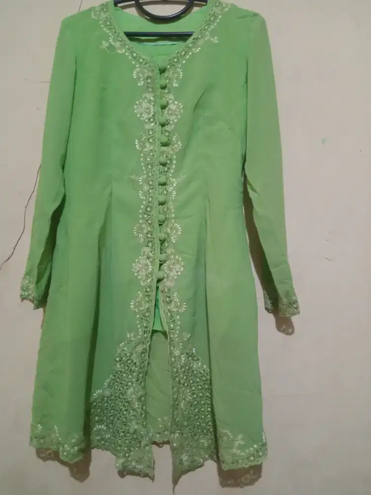 PRELOVED KEBAYA BORDIR BEKAS WISUDA