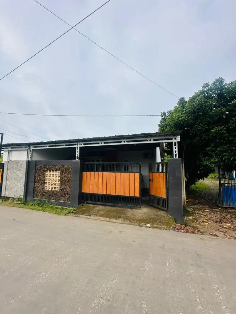 Rumah Komersil Pinggir Jalan besar