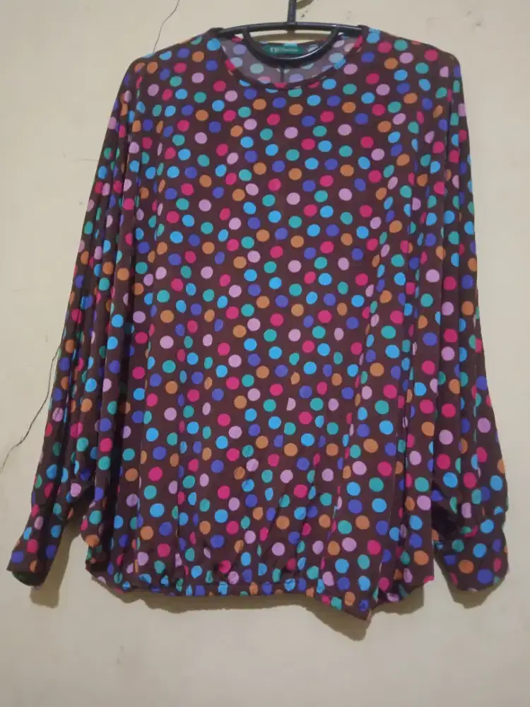 PRELOVED KAOS ATASAN WANITA MODEL BATWING