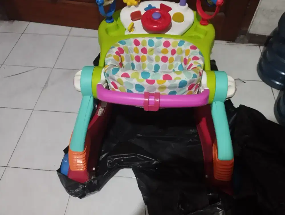 baby walker pre loved