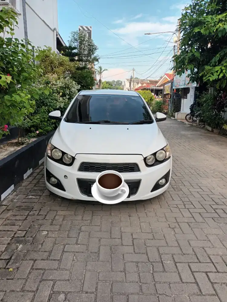 Bismillah FS: Cjevrolet aveo sonic hatchback 1.4 at warna putih