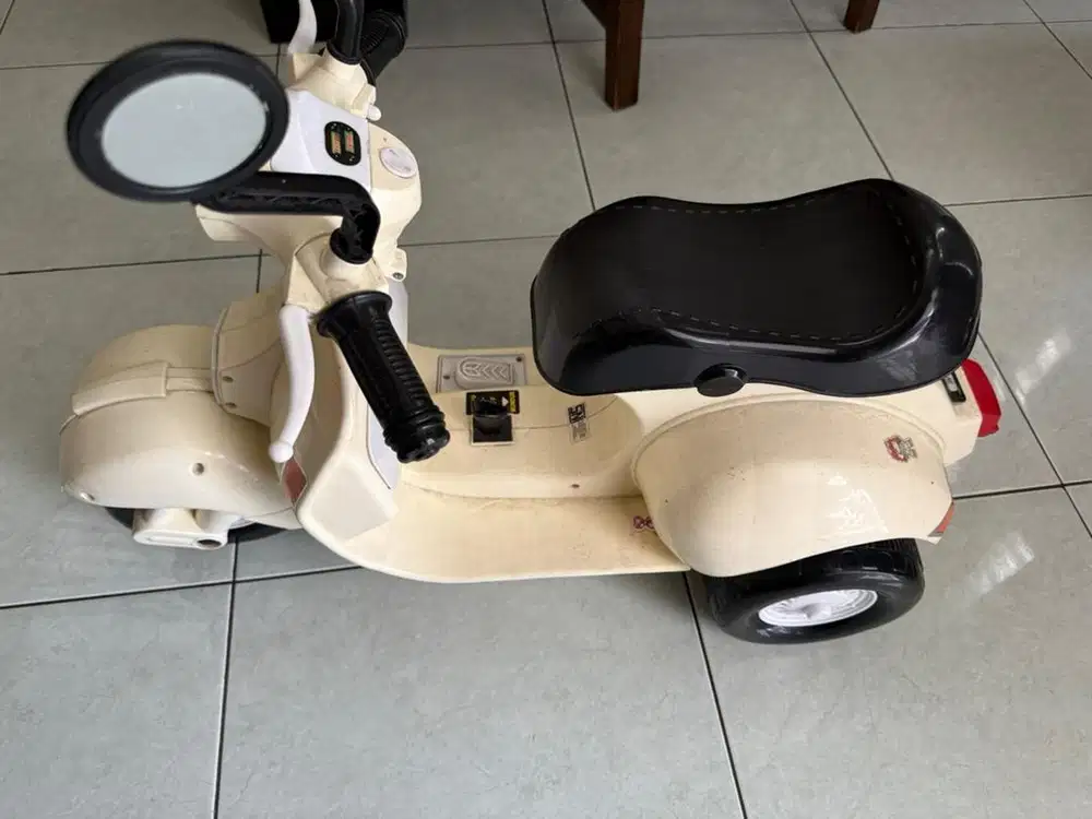 Vespa scooter anak