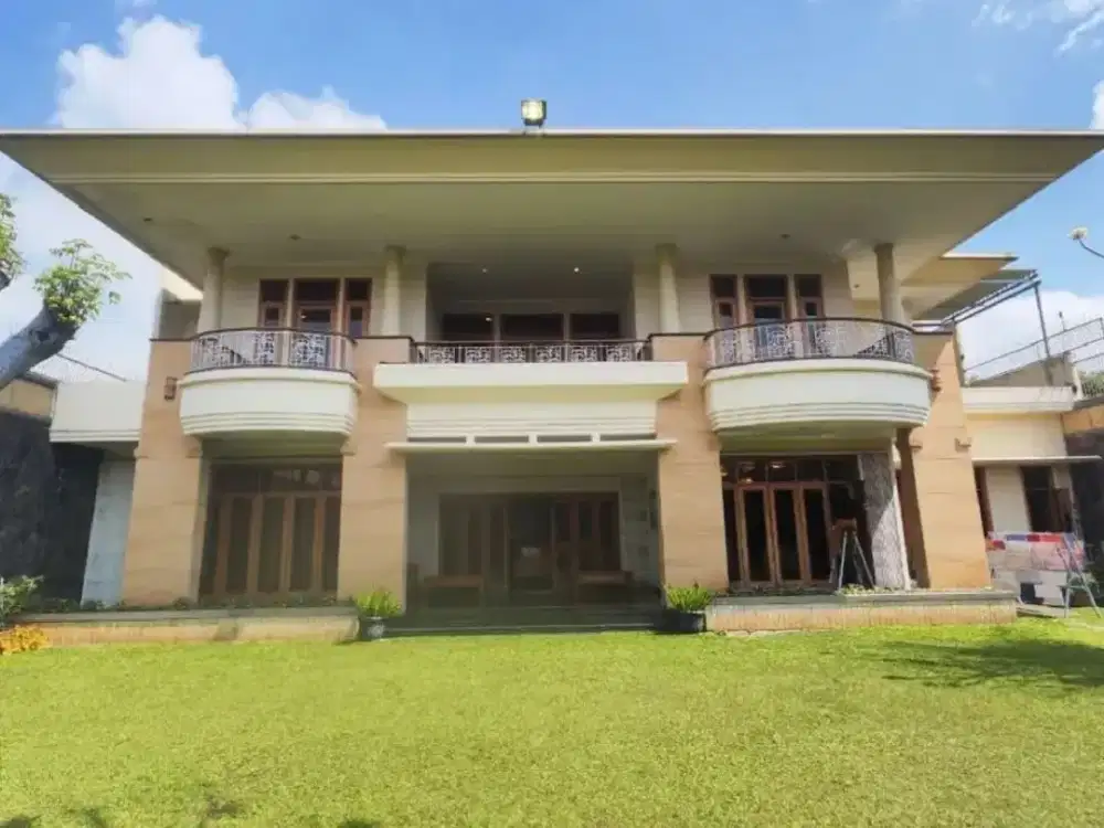 Bawah NJOP Rumah Klasik Megah di Budi Indah