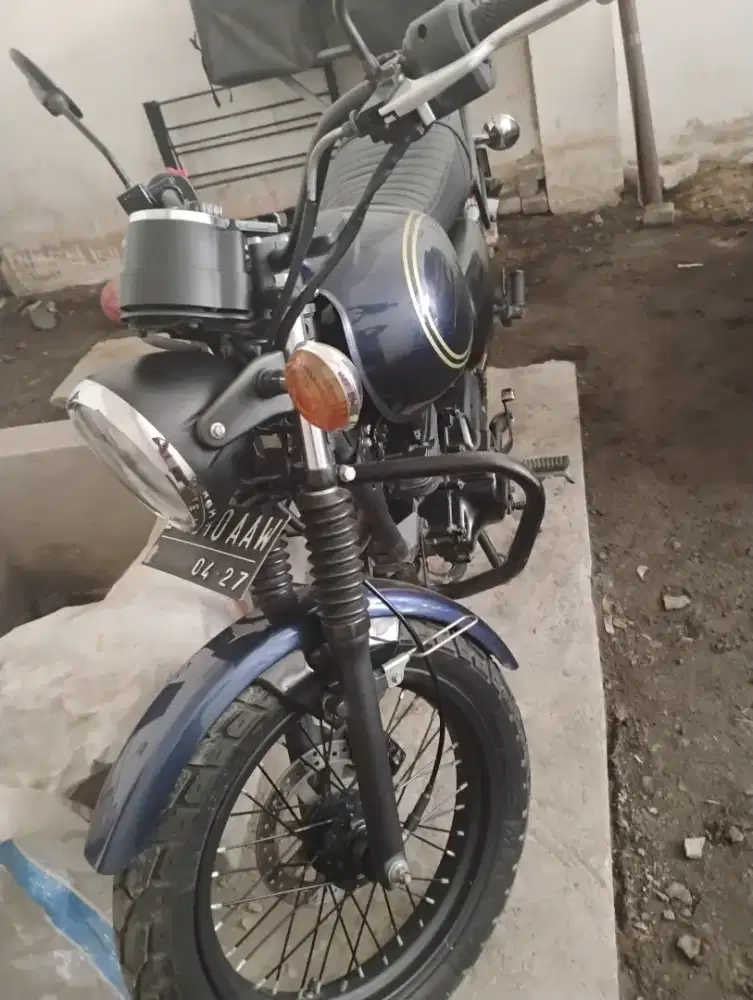 Kawasaki W175 touring