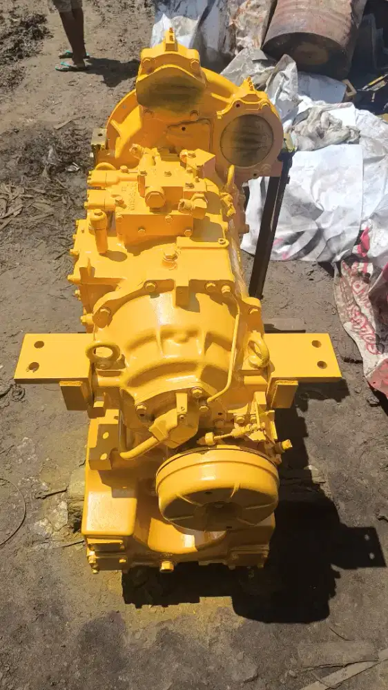 Transmisi Komatsu motor grader GD511A-1