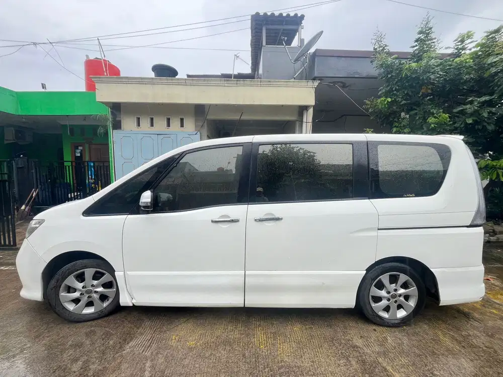 Nissan Serena 2014 Bensin