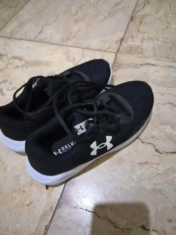 Sepatu gym under armour