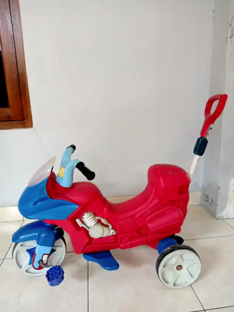 Sepeda anak roda tiga