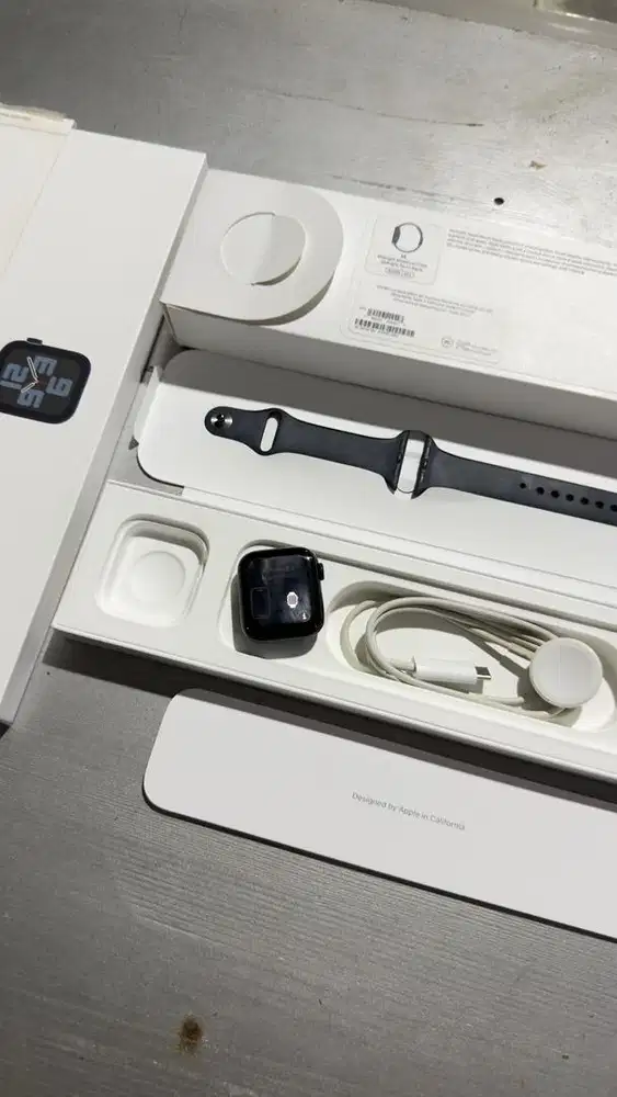 Apple Watch SE 2 Blue 40mm Lengkap