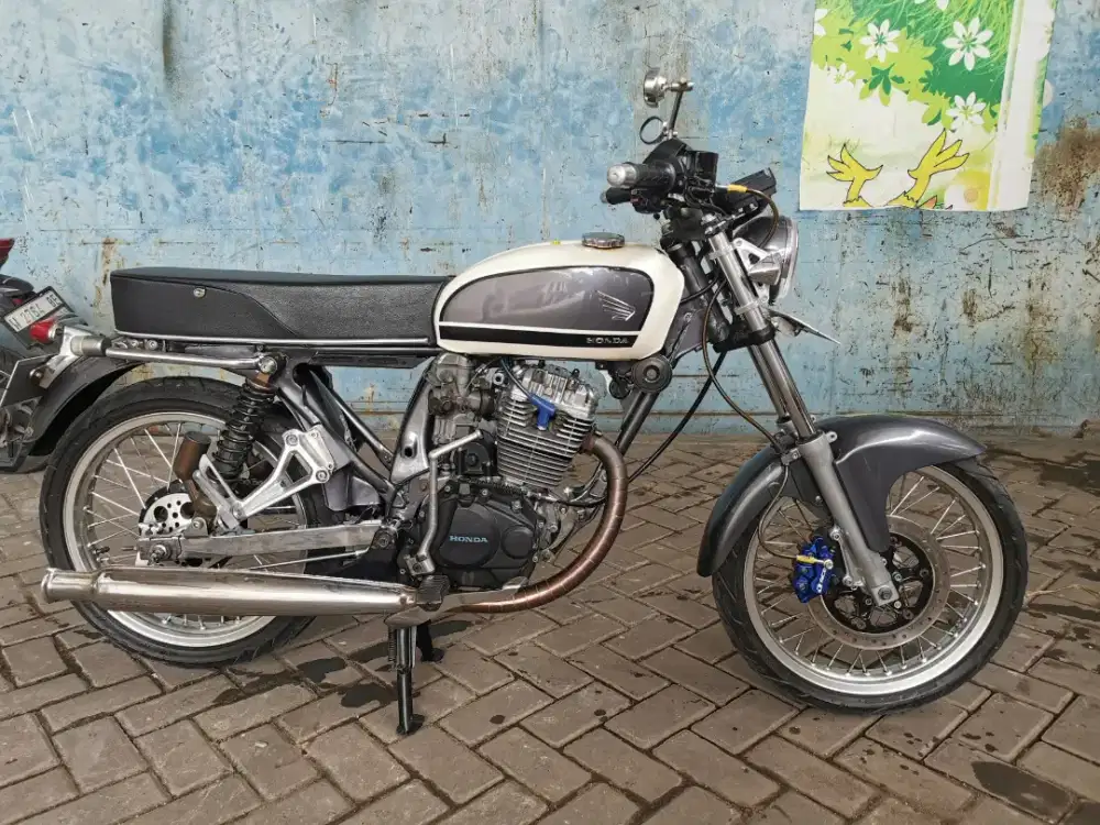 CB 100 thn 1979