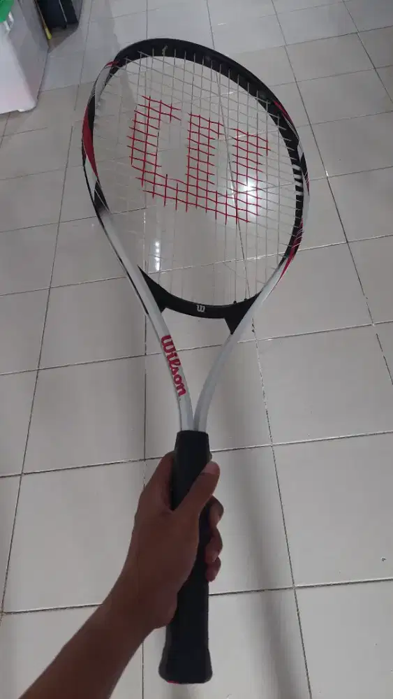 Dijual raket tenis wilson 500k