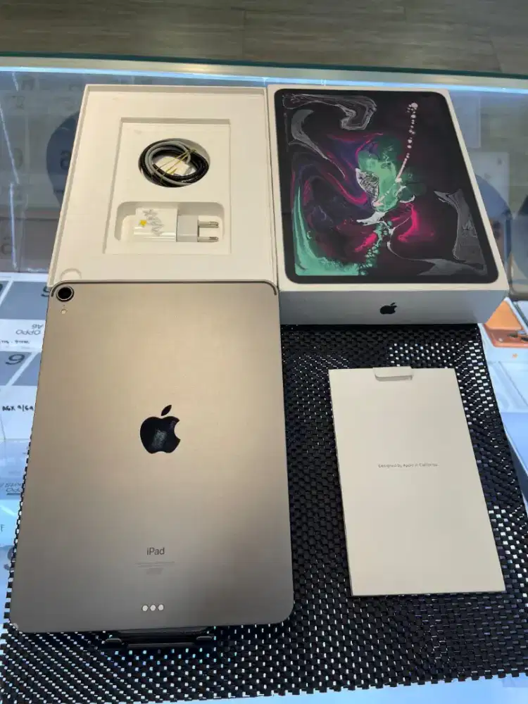 iPad Pro 11 inch 64 Ibox 
Kondisi mulus pemakaian 
WiFi