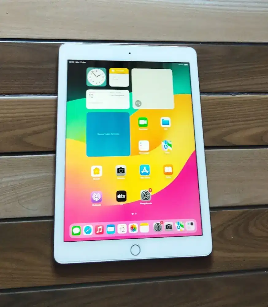 iPad 6 th WiFi 32GB Mulus Charger Only