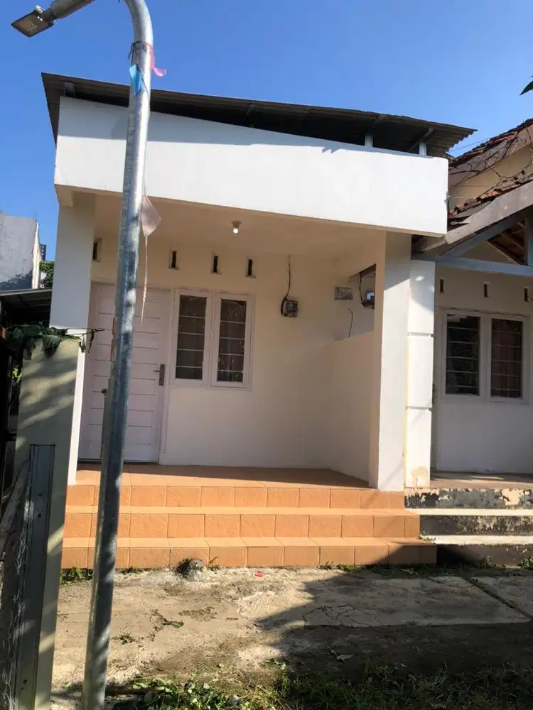 DISEWAKAN RUMAH SETAHUN