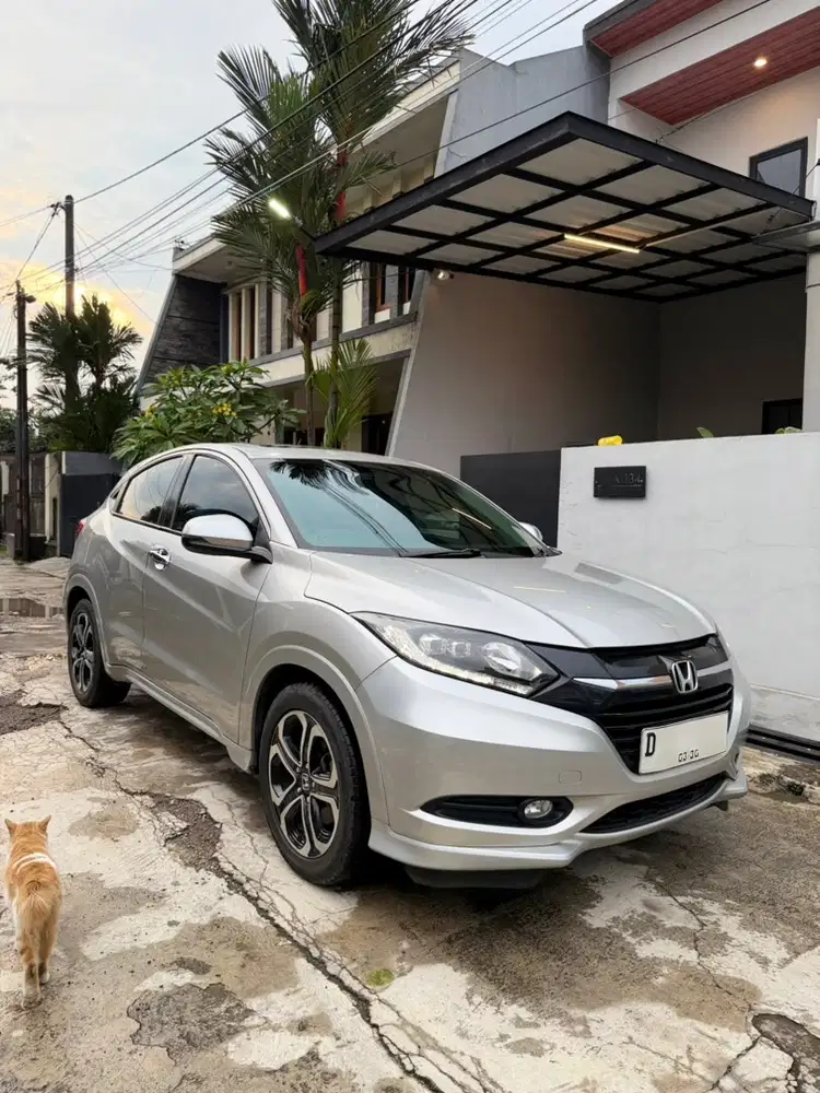 Low Km - Honda HRV Pretige 1.8  Mulus 2015 Silver Metalic