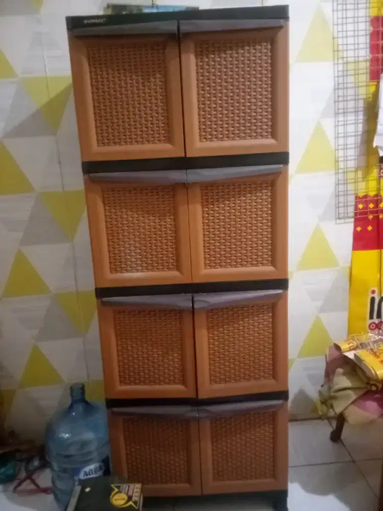 Lemari dan Karpet