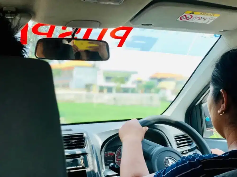 Driver mengemudi