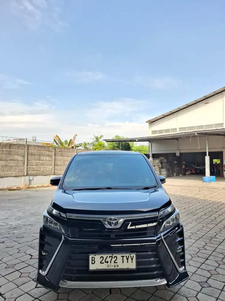 Voxy 2019 matic. Km 61rb antik