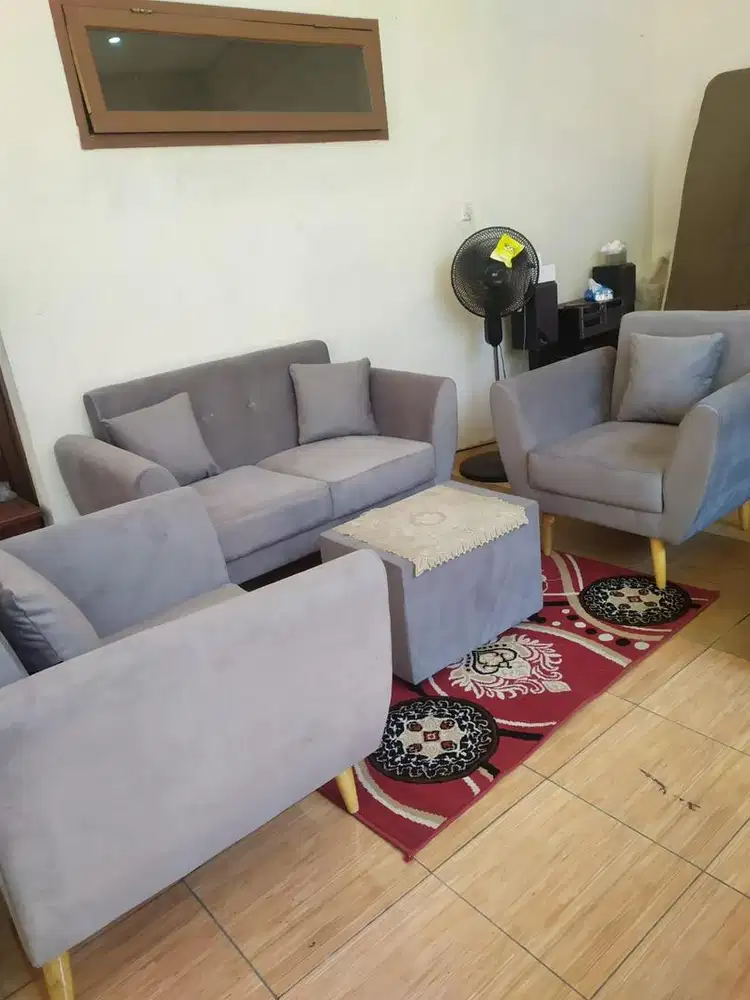 Sofa set dengan meja
