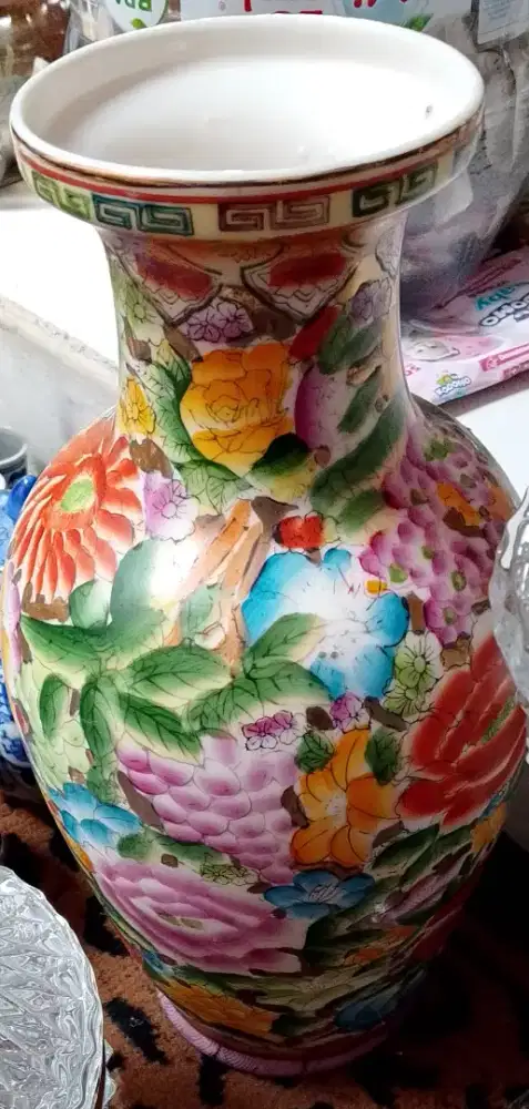Guci Motif Bunga
