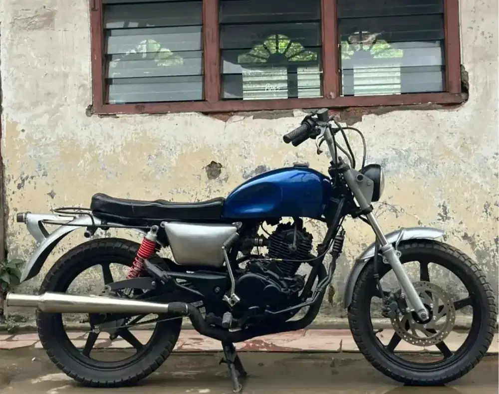 British style basic pulsar 180 cc