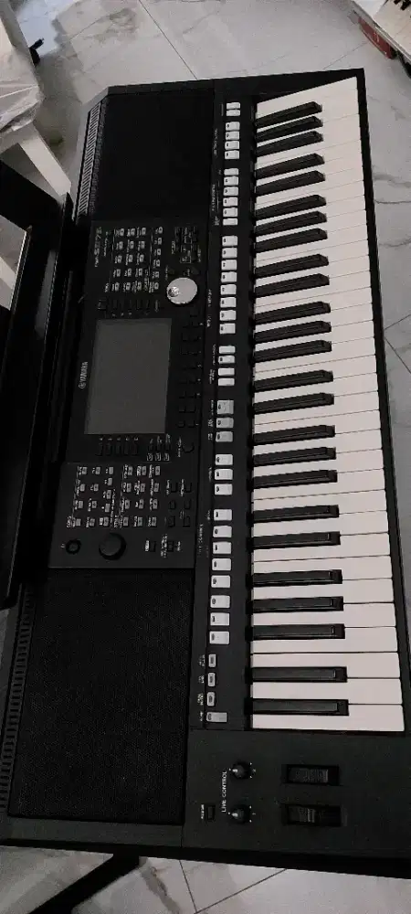 Keyboard yamaha Psr S 975